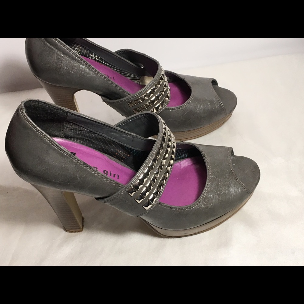 Madden Girl Gray Peep Toe Shoes with Strap Size 7